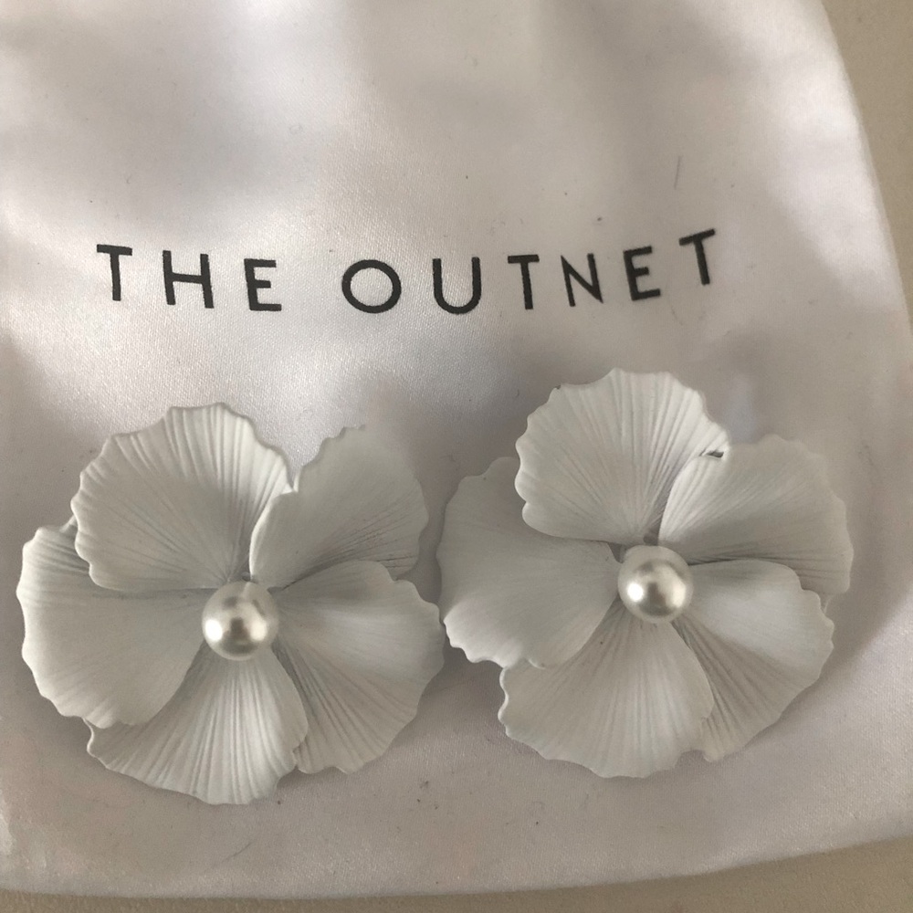 White Metal Flower Post Earrings
